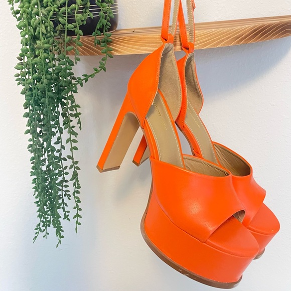 Orange platform heel. - Picture 3 of 4